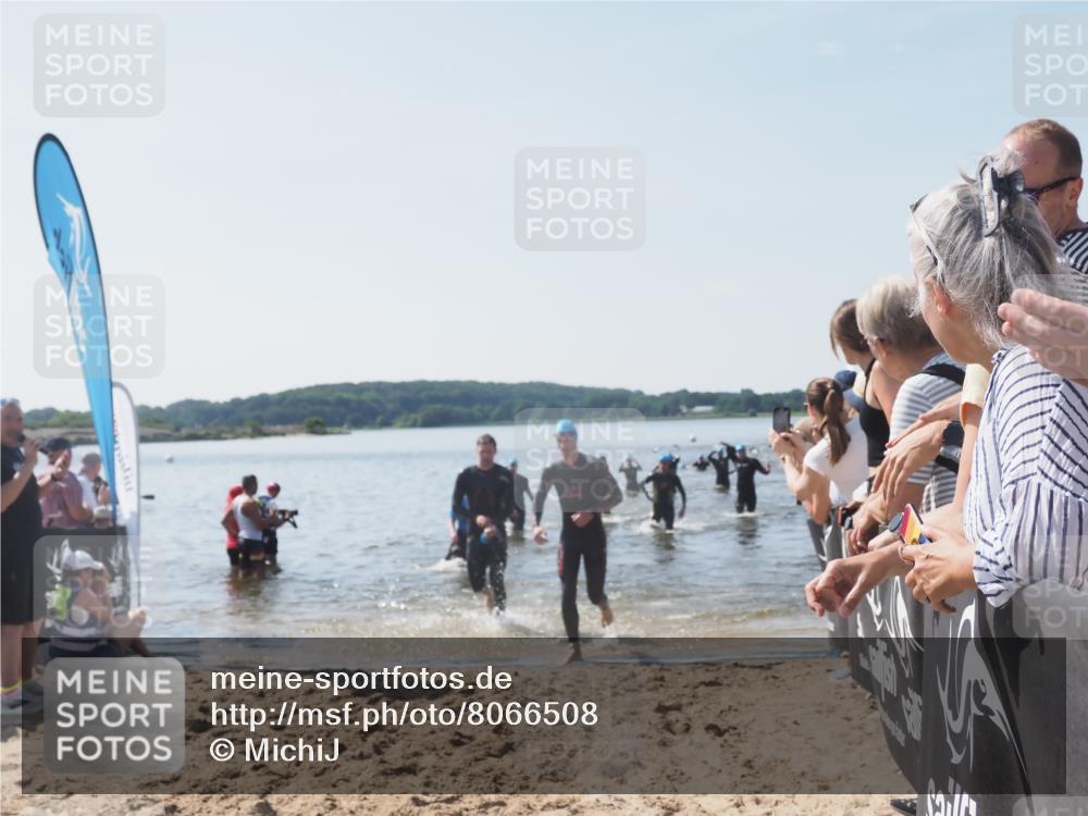 22.06.2025 - Viking Triathlon MichiJ http://msf.ph/oto/8066508 22.06.2025 10:34:26 Schwimmen 294, 306, 366, 430, 486, 520, 527, 546 meine-sportfotos.de