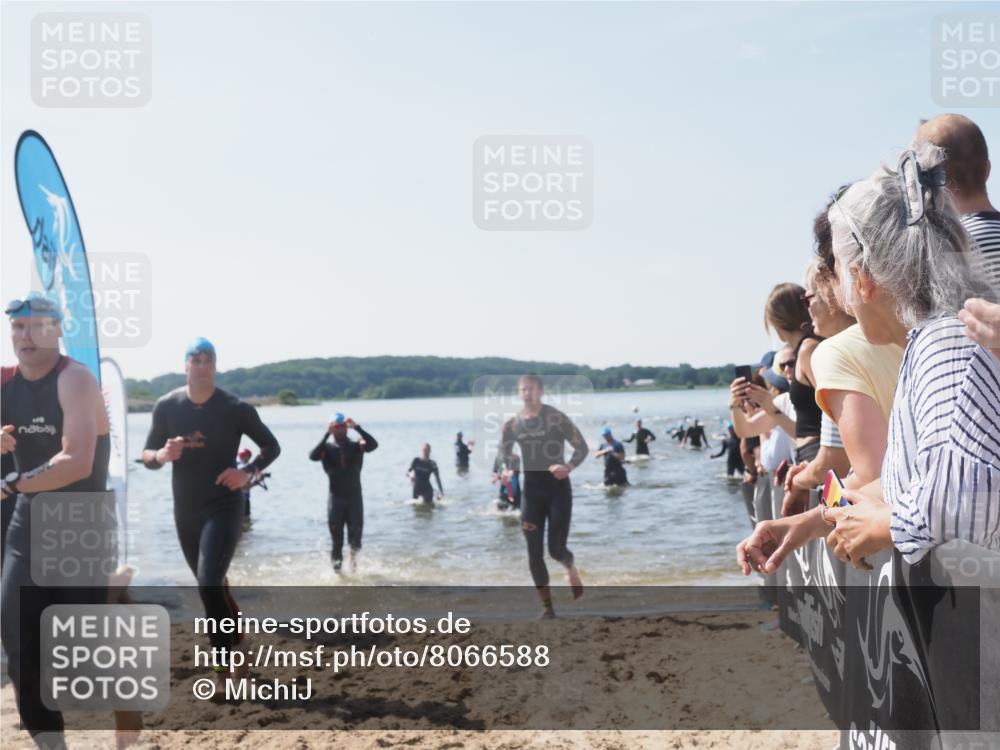 22.06.2025 - Viking Triathlon MichiJ http://msf.ph/oto/8066588 22.06.2025 10:34:38 Schwimmen 77, 114, 247, 284, 306, 323, 341, 366, 430, 546, 550 meine-sportfotos.de