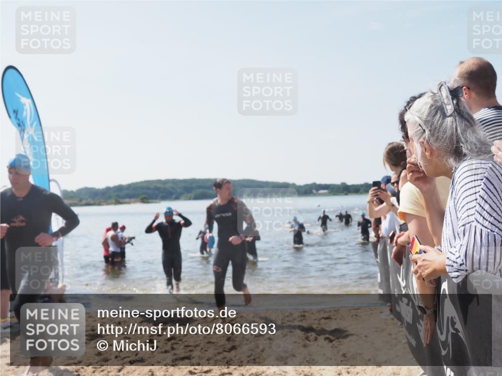 22.06.2025 - Viking Triathlon MichiJ http://msf.ph/oto/8066593 22.06.2025 10:34:39 Schwimmen 77, 114, 247, 284, 306, 323, 341, 366, 430, 546, 550 meine-sportfotos.de
