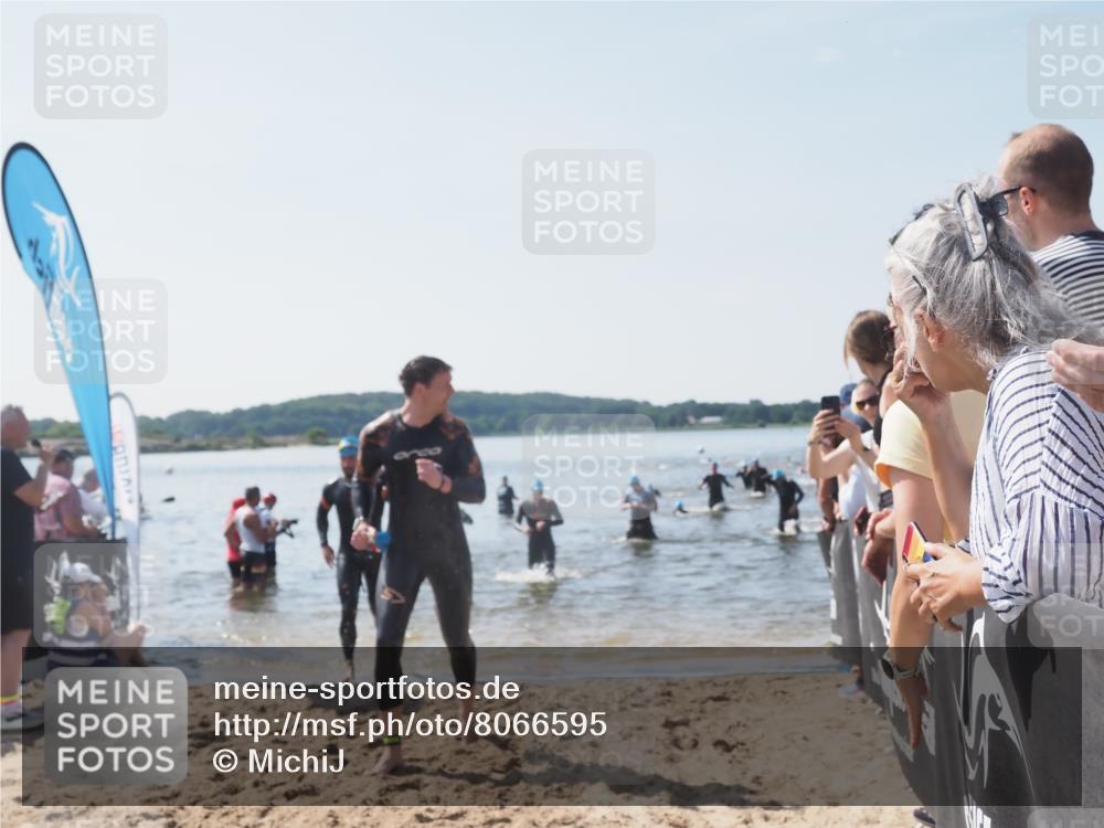 22.06.2025 - Viking Triathlon MichiJ http://msf.ph/oto/8066595 22.06.2025 10:34:39 Schwimmen 77, 114, 247, 284, 306, 323, 341, 366, 430, 546, 550 meine-sportfotos.de