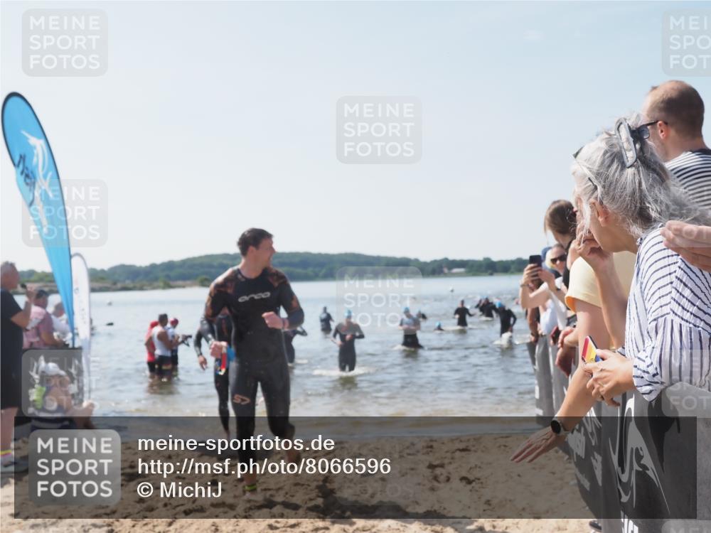 22.06.2025 - Viking Triathlon MichiJ http://msf.ph/oto/8066596 22.06.2025 10:34:40 Schwimmen 77, 114, 247, 284, 323, 341, 366, 546, 550 meine-sportfotos.de