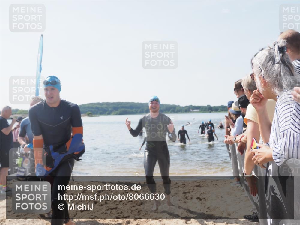 22.06.2025 - Viking Triathlon MichiJ http://msf.ph/oto/8066630 22.06.2025 10:34:53 Schwimmen 17, 43, 77, 114, 161, 323, 434, 475, 495, 548, 550 meine-sportfotos.de