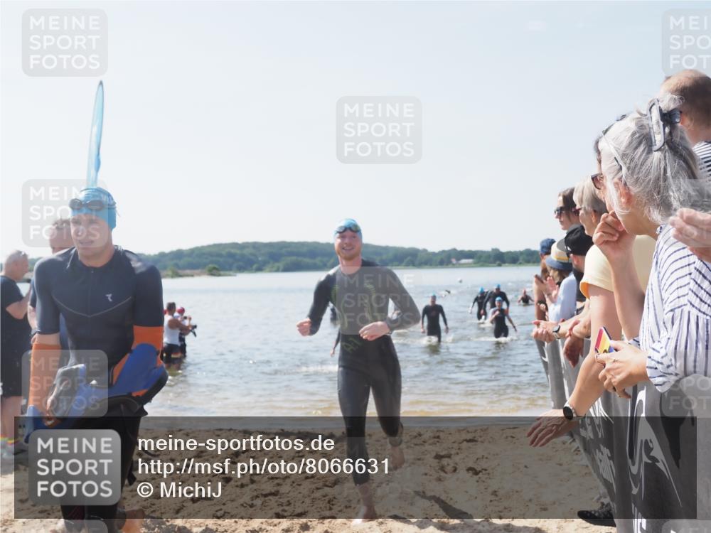22.06.2025 - Viking Triathlon MichiJ http://msf.ph/oto/8066631 22.06.2025 10:34:53 Schwimmen 17, 43, 77, 114, 161, 323, 434, 475, 495, 548, 550 meine-sportfotos.de