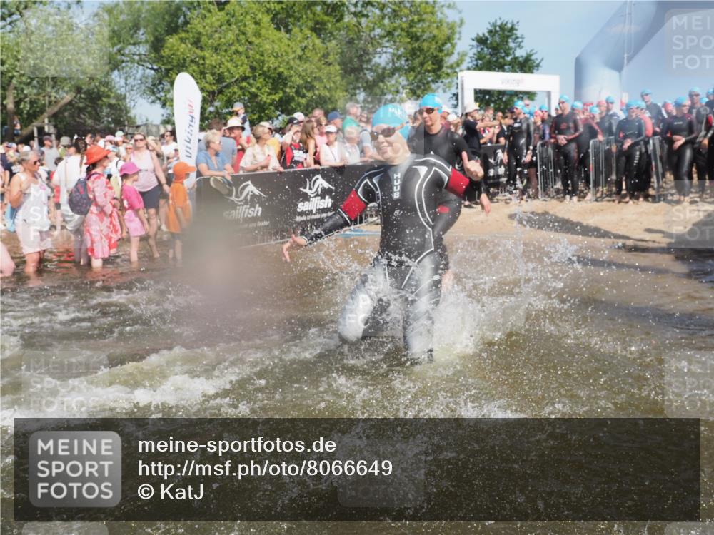 22.06.2025 - Viking Triathlon KatJ http://msf.ph/oto/8066649 22.06.2025 10:07:24 Schwimmen 155, 213, 235, 256, 267, 273, 317, 326, 333, 342, 343, 353, 421, 425, 531 meine-sportfotos.de