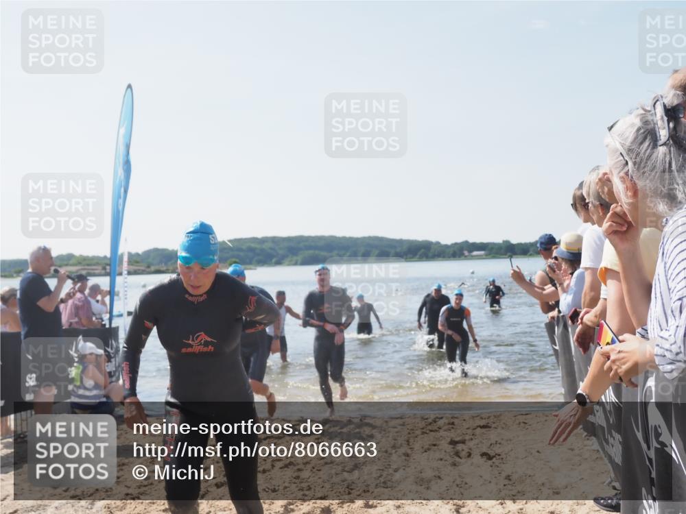 22.06.2025 - Viking Triathlon MichiJ http://msf.ph/oto/8066663 22.06.2025 10:35:01 Schwimmen 17, 43, 139, 157, 161, 434, 475, 495, 548, 660 meine-sportfotos.de
