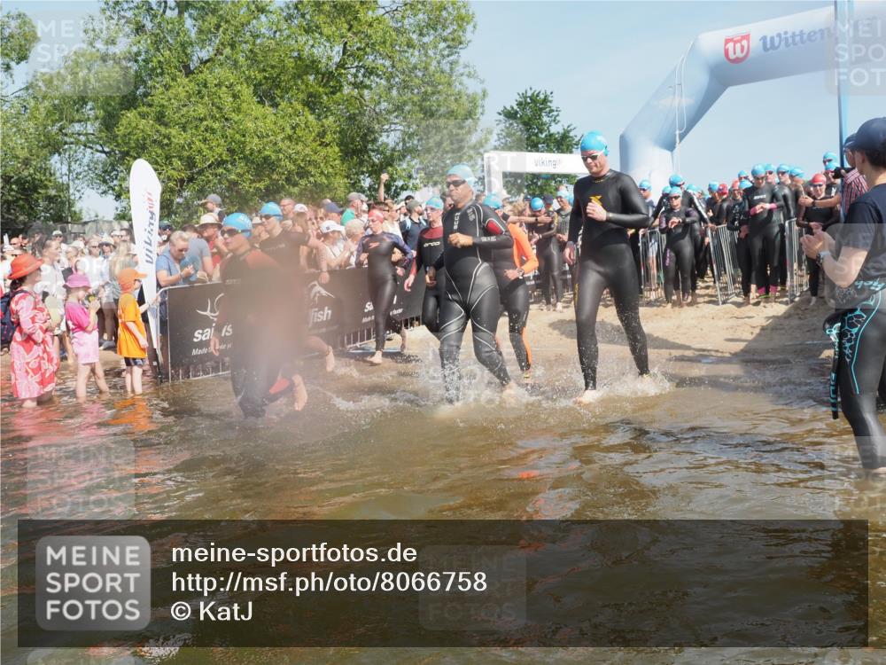 22.06.2025 - Viking Triathlon KatJ http://msf.ph/oto/8066758 22.06.2025 10:07:34 Schwimmen 23, 121, 213, 235, 270, 285, 317, 342, 353, 363, 436, 476, 484, 547, 615, 621 meine-sportfotos.de