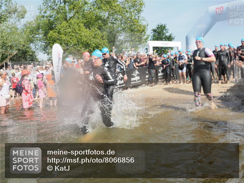 22.06.2025 - Viking Triathlon KatJ http://msf.ph/oto/8066856 22.06.2025 10:07:43 Schwimmen 16, 23, 102, 121, 143, 263, 270, 285, 363, 372, 436, 476, 477, 484, 503, 547, 615, 621, 624 meine-sportfotos.de