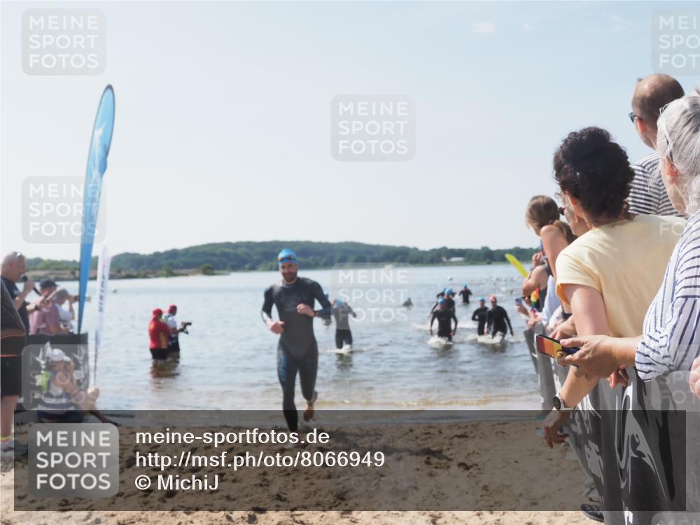 22.06.2025 - Viking Triathlon MichiJ http://msf.ph/oto/8066949 22.06.2025 10:36:03 Schwimmen 19, 265, 313, 377, 448, 552, 636 meine-sportfotos.de