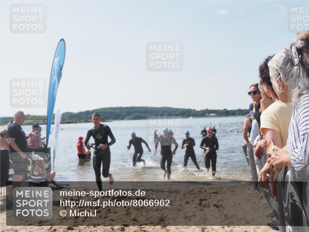 22.06.2025 - Viking Triathlon MichiJ http://msf.ph/oto/8066962 22.06.2025 10:36:10 Schwimmen 19, 101, 313, 334, 377, 407, 448, 636 meine-sportfotos.de