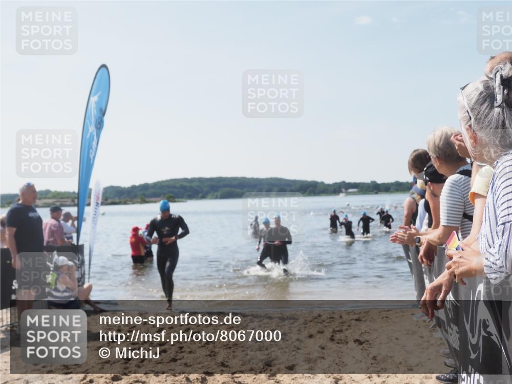 22.06.2025 - Viking Triathlon MichiJ http://msf.ph/oto/8067000 22.06.2025 10:36:24 Schwimmen 42, 88, 101, 232, 251, 334, 407 meine-sportfotos.de
