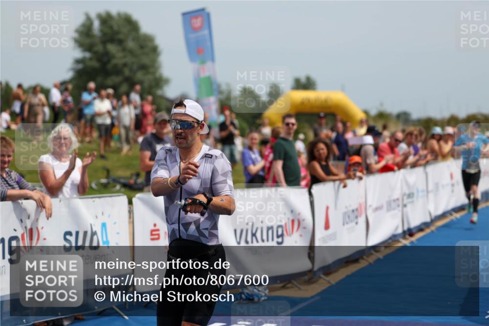 22.06.2025 - Viking Triathlon Michael Strokosch http://msf.ph/oto/8067600 22.06.2025 14:04:19 Ziel 1, 414 meine-sportfotos.de