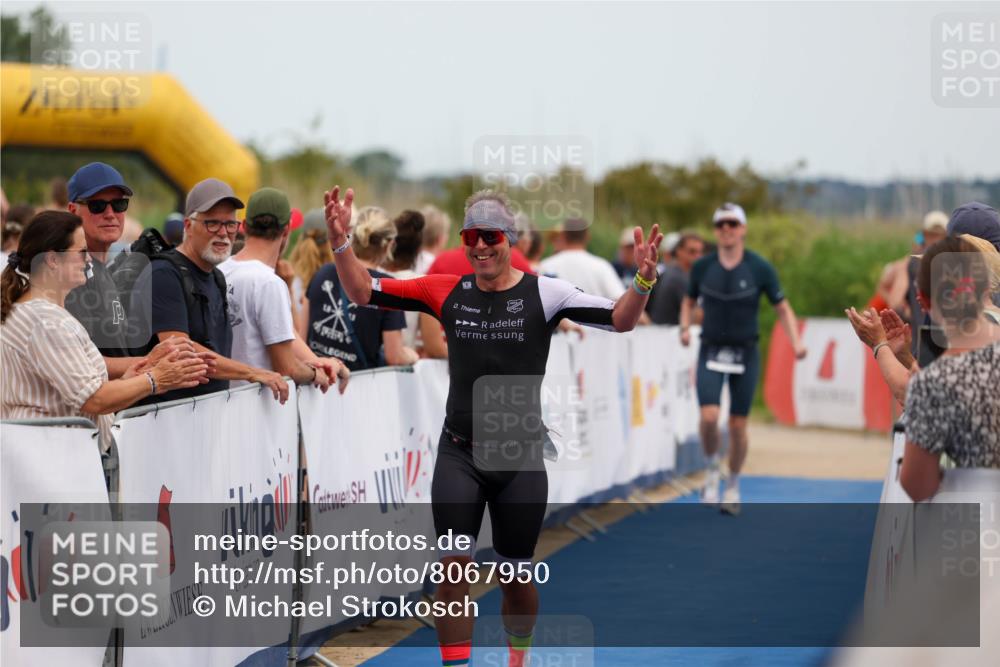 22.06.2025 - Viking Triathlon Michael Strokosch http://msf.ph/oto/8067950 22.06.2025 15:05:45 Ziel 491, 492 meine-sportfotos.de