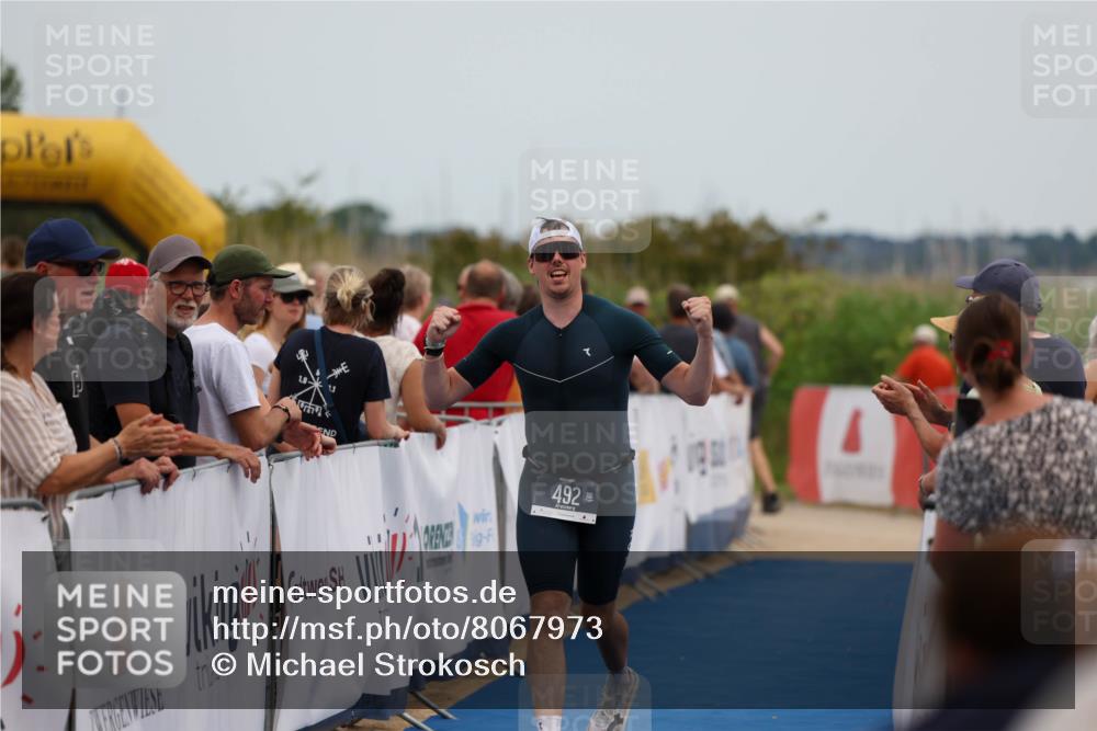 22.06.2025 - Viking Triathlon Michael Strokosch http://msf.ph/oto/8067973 22.06.2025 15:05:48 Ziel 491, 492 meine-sportfotos.de