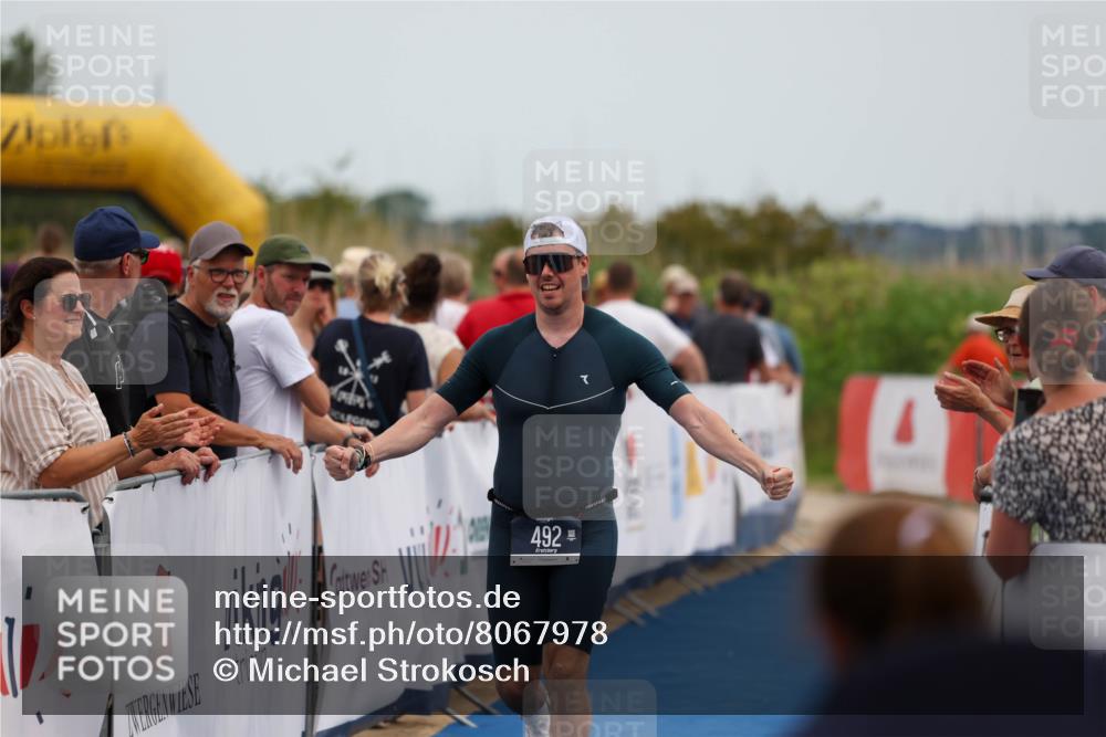 22.06.2025 - Viking Triathlon Michael Strokosch http://msf.ph/oto/8067978 22.06.2025 15:05:49 Ziel 491, 492 meine-sportfotos.de
