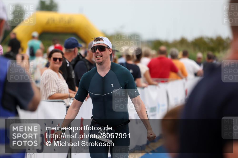 22.06.2025 - Viking Triathlon Michael Strokosch http://msf.ph/oto/8067991 22.06.2025 15:05:50 Ziel 491, 492 meine-sportfotos.de