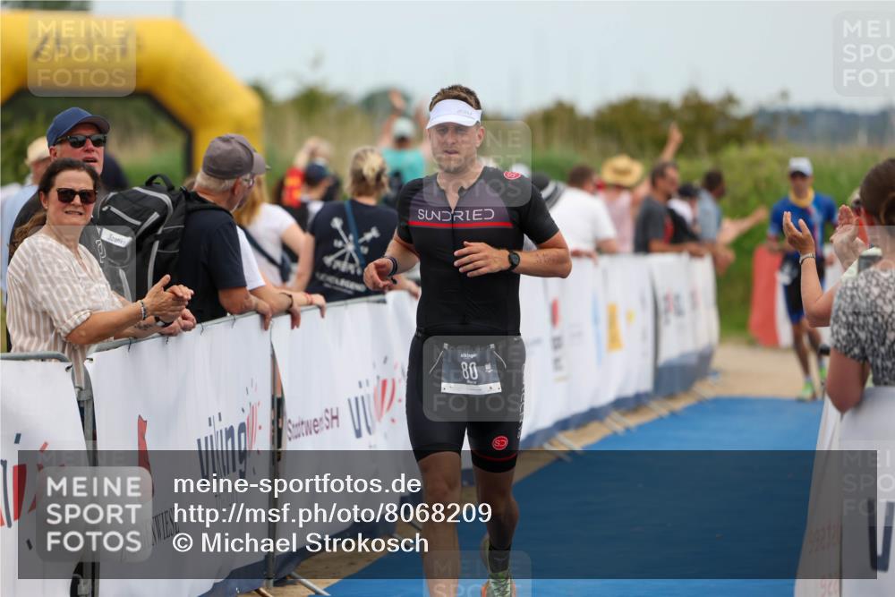 22.06.2025 - Viking Triathlon Michael Strokosch http://msf.ph/oto/8068209 22.06.2025 15:07:26 Ziel 80 meine-sportfotos.de