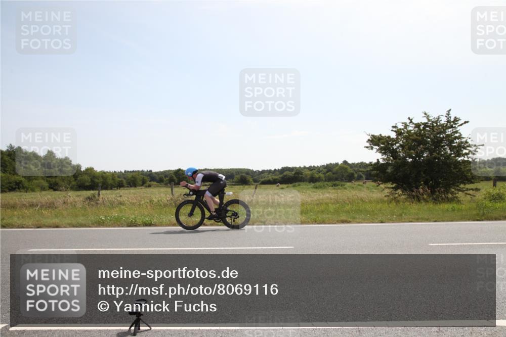 22.06.2025 - Viking Triathlon Yannick Fuchs http://msf.ph/oto/8069116 22.06.2025 11:32:44 Radfahren 8, 203, 644, 653 meine-sportfotos.de