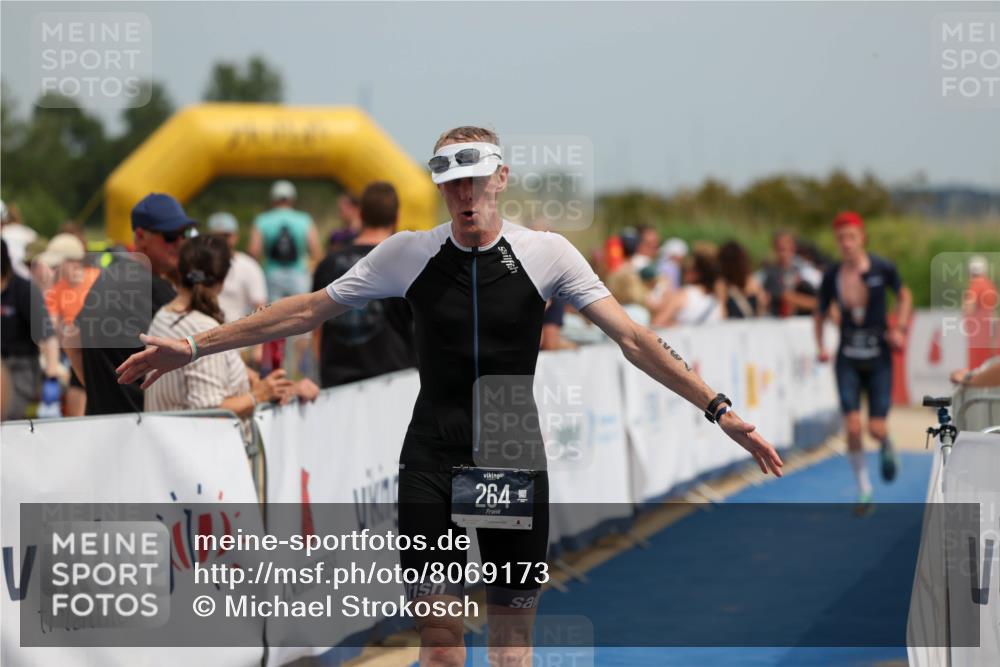 22.06.2025 - Viking Triathlon Michael Strokosch http://msf.ph/oto/8069173 22.06.2025 15:14:56 Ziel 264, 377 meine-sportfotos.de
