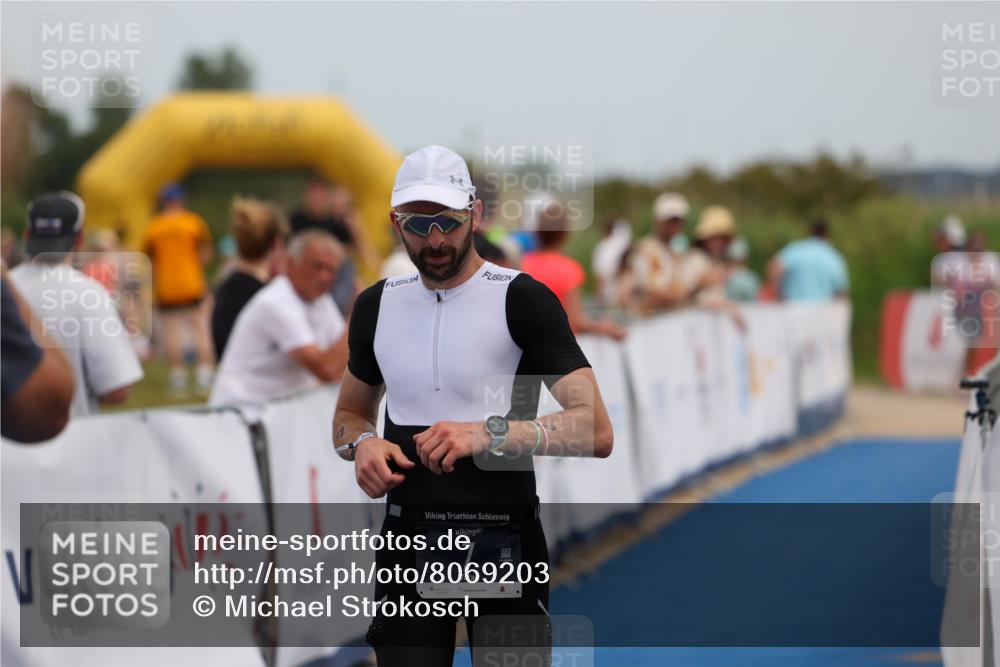 22.06.2025 - Viking Triathlon Michael Strokosch http://msf.ph/oto/8069203 22.06.2025 14:37:47 Ziel 7 meine-sportfotos.de