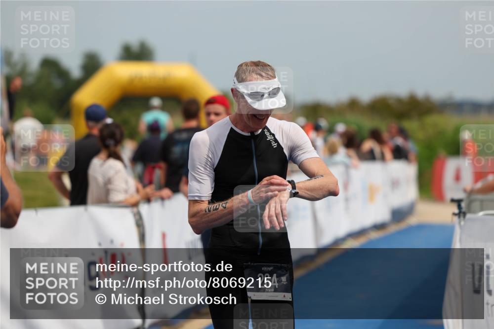22.06.2025 - Viking Triathlon Michael Strokosch http://msf.ph/oto/8069215 22.06.2025 15:15:00 Ziel 264, 377 meine-sportfotos.de