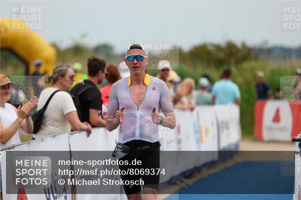 22.06.2025 - Viking Triathlon Michael Strokosch http://msf.ph/oto/8069374 22.06.2025 14:40:00 Ziel 381 meine-sportfotos.de