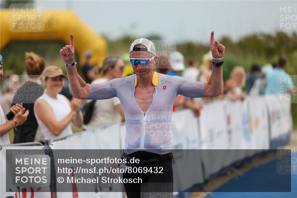 22.06.2025 - Viking Triathlon Michael Strokosch http://msf.ph/oto/8069432 22.06.2025 14:40:01 Ziel 381 meine-sportfotos.de