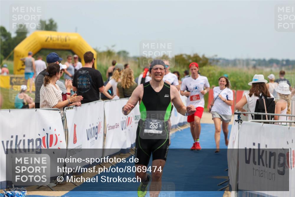22.06.2025 - Viking Triathlon Michael Strokosch http://msf.ph/oto/8069474 22.06.2025 15:17:12 Ziel 253, 657 meine-sportfotos.de