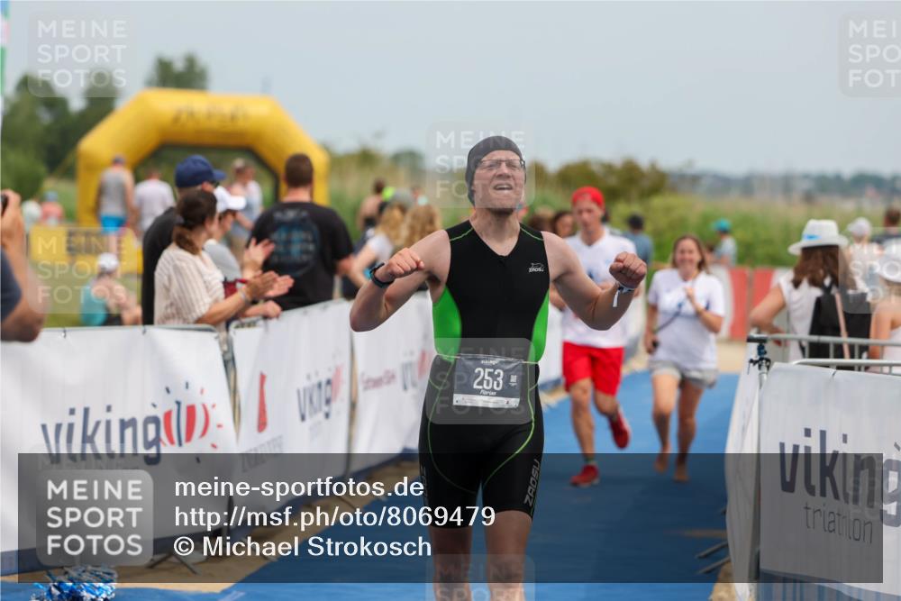 22.06.2025 - Viking Triathlon Michael Strokosch http://msf.ph/oto/8069479 22.06.2025 15:17:13 Ziel 253, 657 meine-sportfotos.de