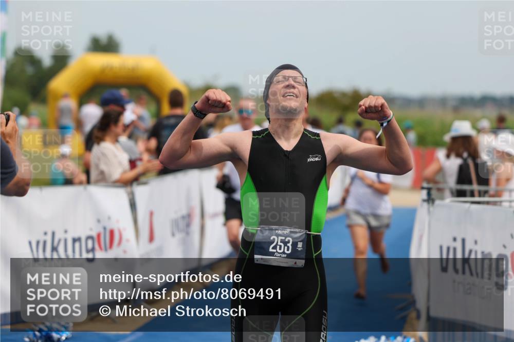 22.06.2025 - Viking Triathlon Michael Strokosch http://msf.ph/oto/8069491 22.06.2025 15:17:14 Ziel 253, 657 meine-sportfotos.de