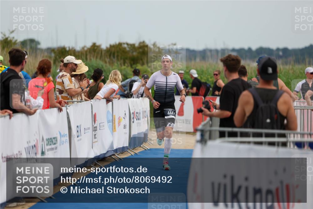 22.06.2025 - Viking Triathlon Michael Strokosch http://msf.ph/oto/8069492 22.06.2025 14:40:41 Ziel 444 meine-sportfotos.de