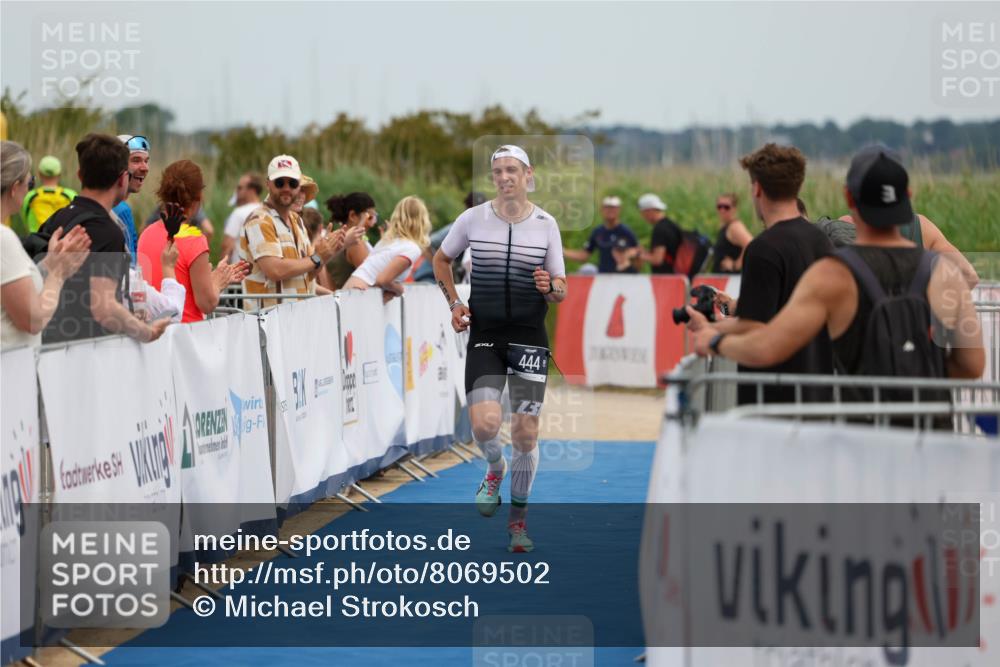 22.06.2025 - Viking Triathlon Michael Strokosch http://msf.ph/oto/8069502 22.06.2025 14:40:41 Ziel 444 meine-sportfotos.de