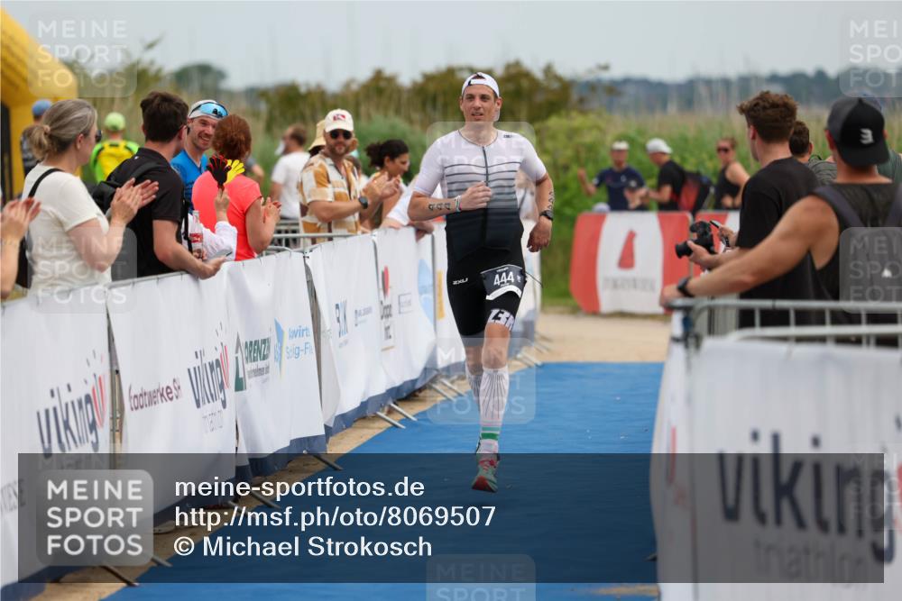 22.06.2025 - Viking Triathlon Michael Strokosch http://msf.ph/oto/8069507 22.06.2025 14:40:42 Ziel 444 meine-sportfotos.de