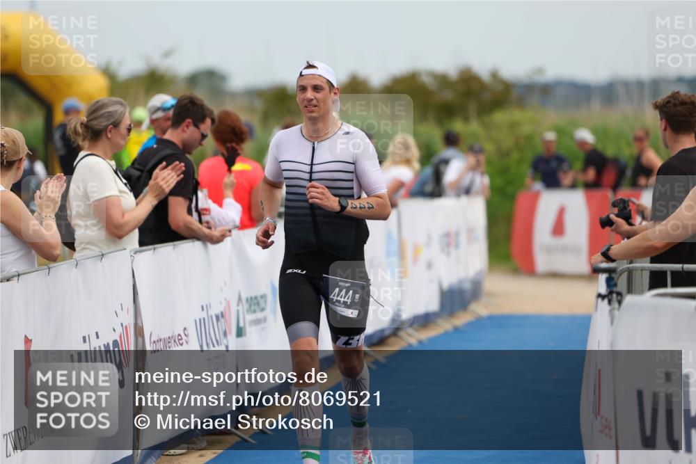 22.06.2025 - Viking Triathlon Michael Strokosch http://msf.ph/oto/8069521 22.06.2025 14:40:43 Ziel 444 meine-sportfotos.de