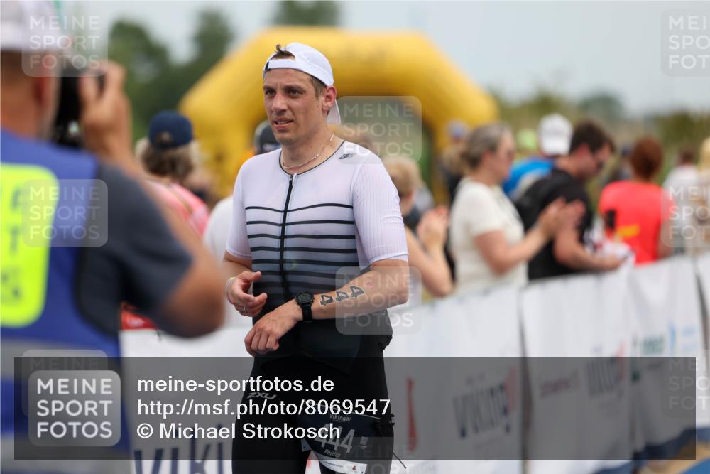 22.06.2025 - Viking Triathlon Michael Strokosch http://msf.ph/oto/8069547 22.06.2025 14:40:44 Ziel 444 meine-sportfotos.de