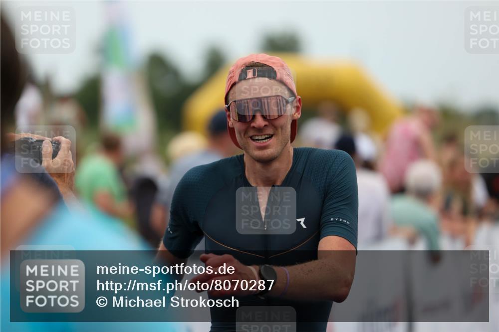 22.06.2025 - Viking Triathlon Michael Strokosch http://msf.ph/oto/8070287 22.06.2025 15:24:29 Ziel 185 meine-sportfotos.de