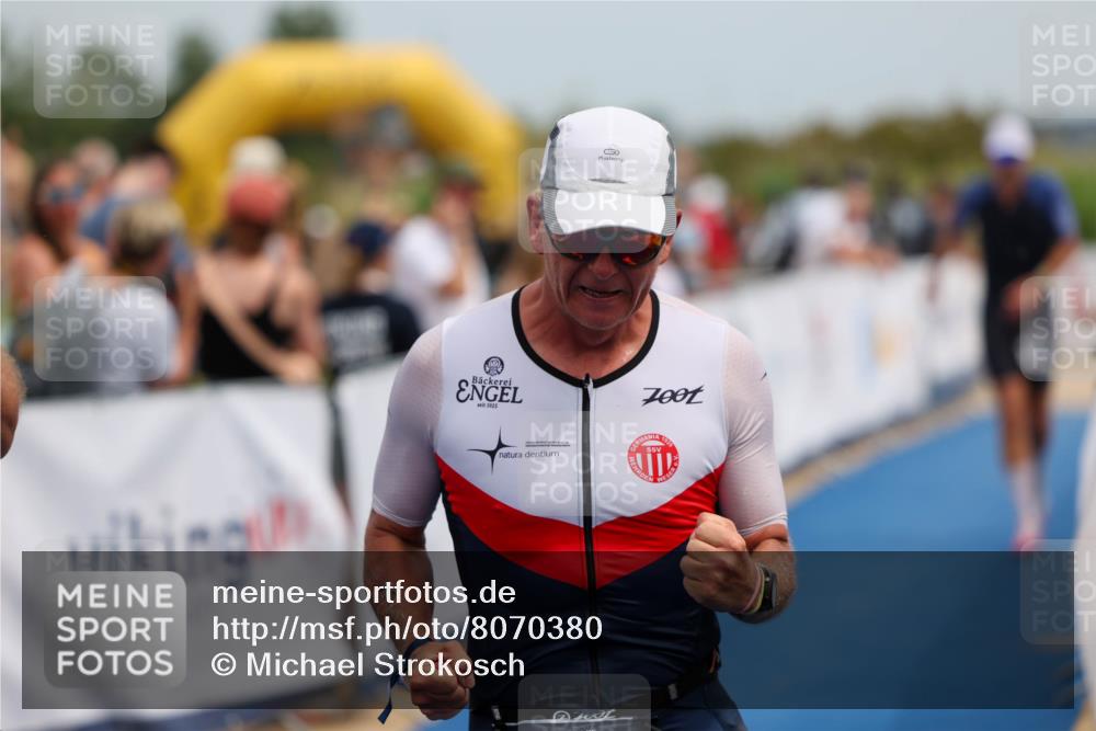22.06.2025 - Viking Triathlon Michael Strokosch http://msf.ph/oto/8070380 22.06.2025 14:53:47 Ziel 329, 478 meine-sportfotos.de