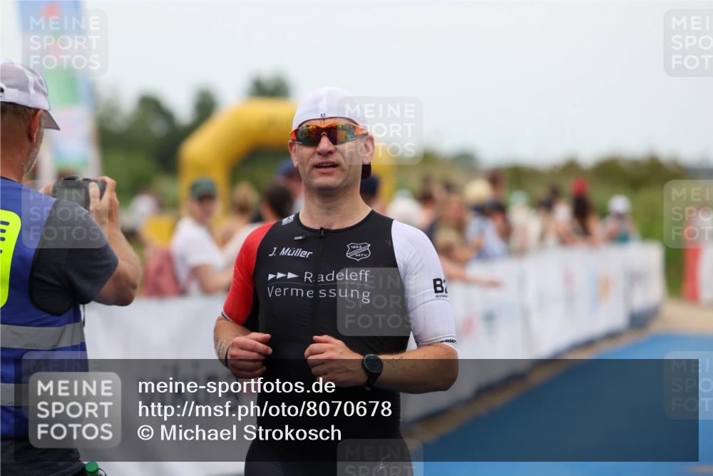 22.06.2025 - Viking Triathlon Michael Strokosch http://msf.ph/oto/8070678 22.06.2025 15:26:41 Ziel 220, 385 meine-sportfotos.de
