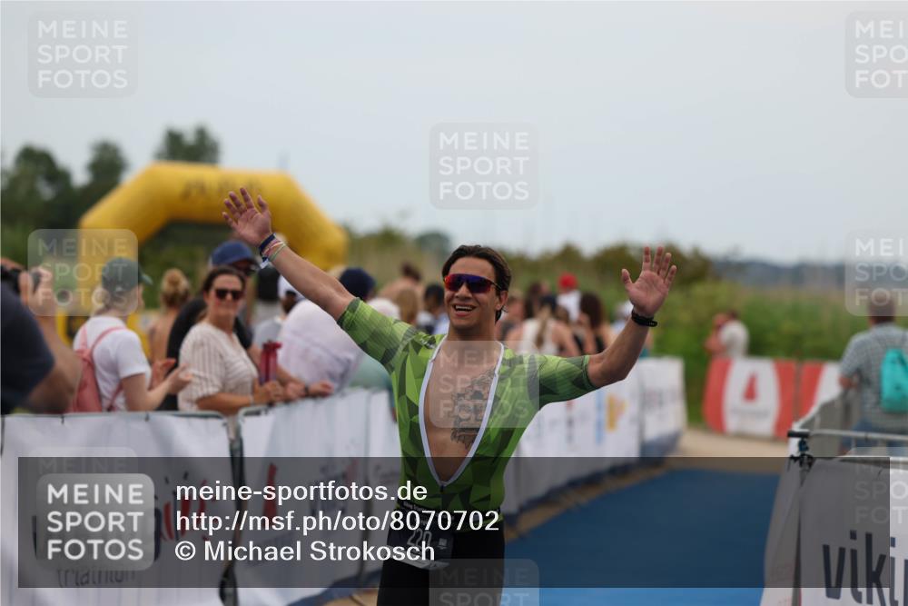 22.06.2025 - Viking Triathlon Michael Strokosch http://msf.ph/oto/8070702 22.06.2025 15:26:47 Ziel 220 meine-sportfotos.de