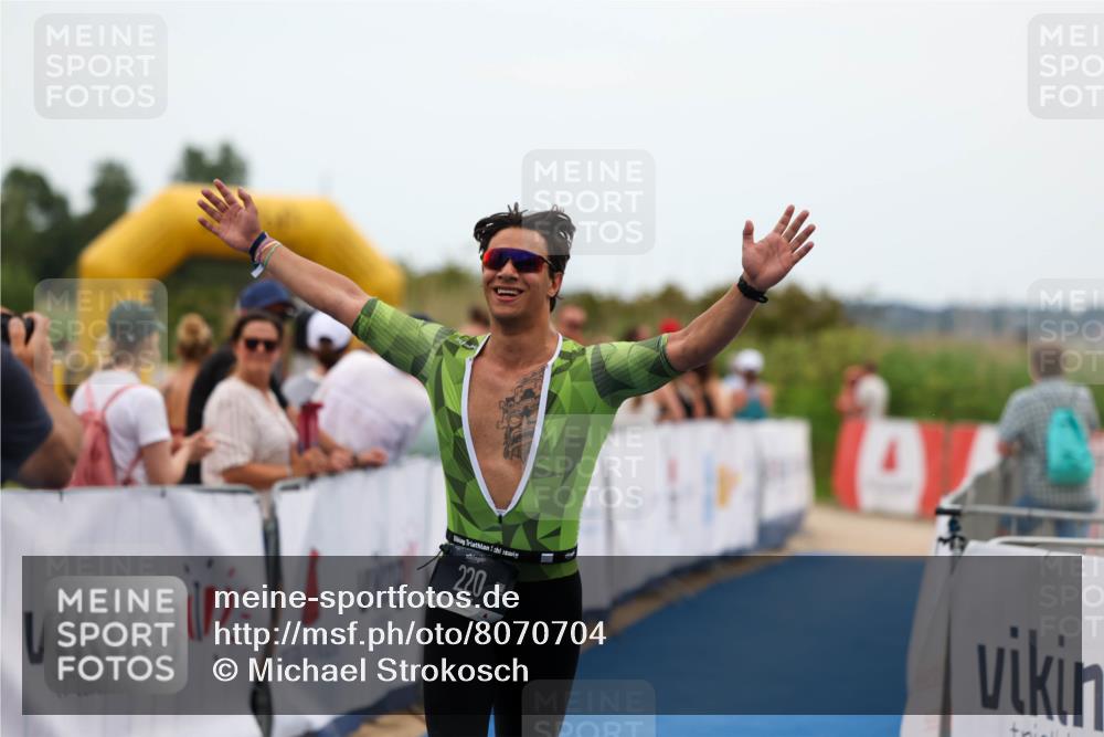22.06.2025 - Viking Triathlon Michael Strokosch http://msf.ph/oto/8070704 22.06.2025 15:26:47 Ziel 220 meine-sportfotos.de