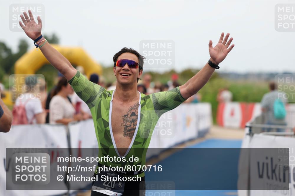 22.06.2025 - Viking Triathlon Michael Strokosch http://msf.ph/oto/8070716 22.06.2025 15:26:48 Ziel 220 meine-sportfotos.de