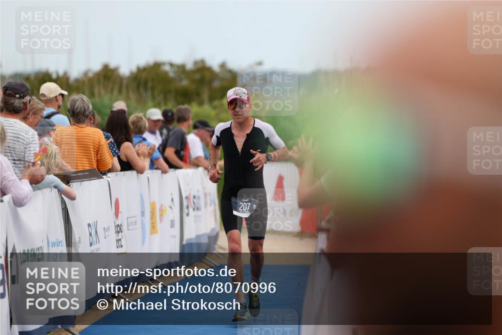 22.06.2025 - Viking Triathlon Michael Strokosch http://msf.ph/oto/8070996 22.06.2025 15:00:21 Ziel 207 meine-sportfotos.de