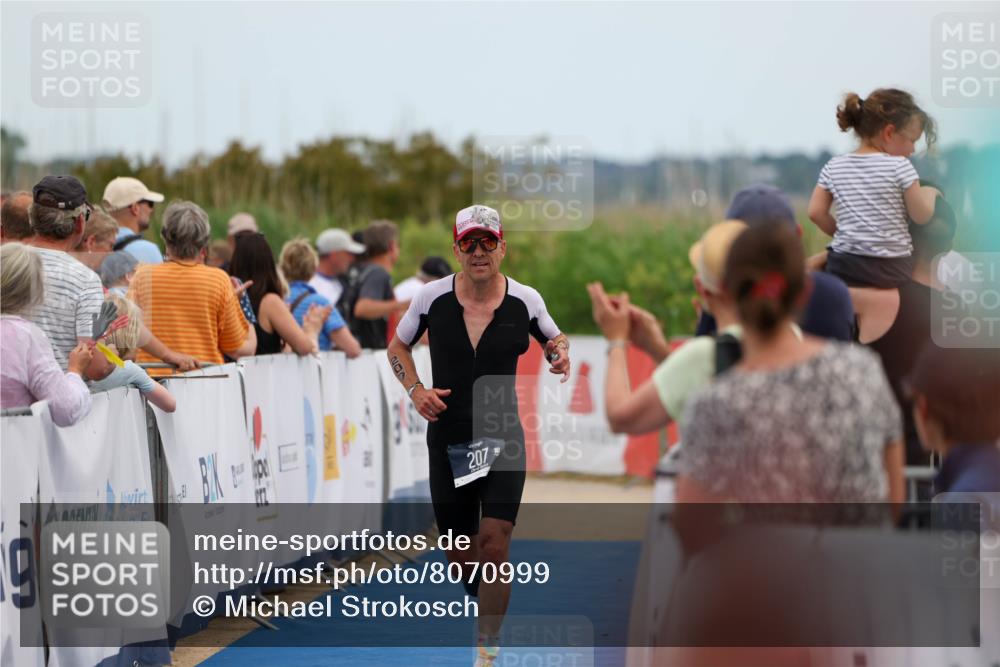 22.06.2025 - Viking Triathlon Michael Strokosch http://msf.ph/oto/8070999 22.06.2025 15:00:21 Ziel 207 meine-sportfotos.de