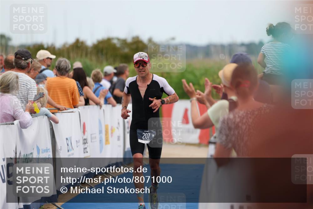 22.06.2025 - Viking Triathlon Michael Strokosch http://msf.ph/oto/8071000 22.06.2025 15:00:21 Ziel 207 meine-sportfotos.de