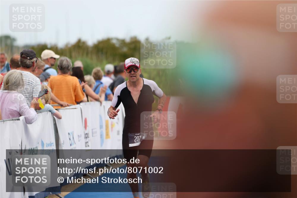 22.06.2025 - Viking Triathlon Michael Strokosch http://msf.ph/oto/8071002 22.06.2025 15:00:22 Ziel 207 meine-sportfotos.de