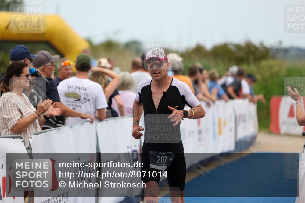 22.06.2025 - Viking Triathlon Michael Strokosch http://msf.ph/oto/8071014 22.06.2025 15:00:23 Ziel 207 meine-sportfotos.de