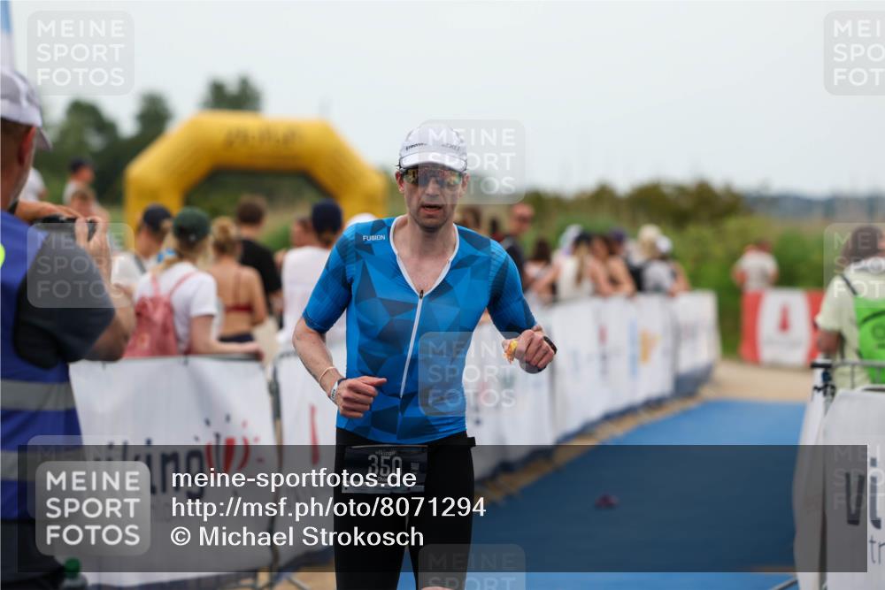 22.06.2025 - Viking Triathlon Michael Strokosch http://msf.ph/oto/8071294 22.06.2025 15:28:32 Ziel 157, 350 meine-sportfotos.de