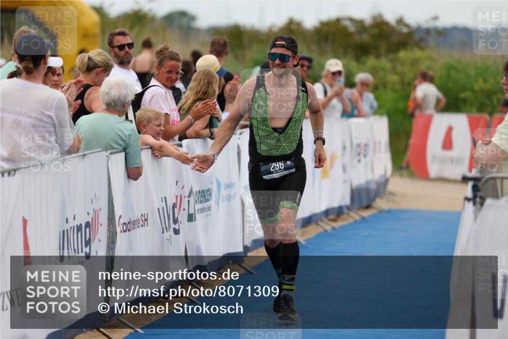 22.06.2025 - Viking Triathlon Michael Strokosch http://msf.ph/oto/8071309 22.06.2025 15:28:48 Ziel 296 meine-sportfotos.de