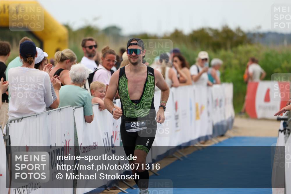 22.06.2025 - Viking Triathlon Michael Strokosch http://msf.ph/oto/8071316 22.06.2025 15:28:49 Ziel 296 meine-sportfotos.de