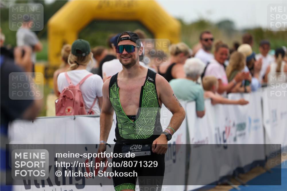 22.06.2025 - Viking Triathlon Michael Strokosch http://msf.ph/oto/8071329 22.06.2025 15:28:50 Ziel 296 meine-sportfotos.de