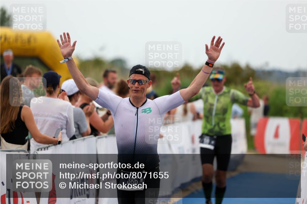 22.06.2025 - Viking Triathlon Michael Strokosch http://msf.ph/oto/8071655 22.06.2025 15:30:46 Ziel 50, 386 meine-sportfotos.de